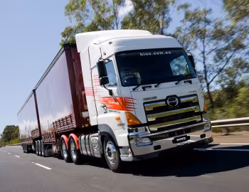 Hino 700 SS 2848 '2003–pr.