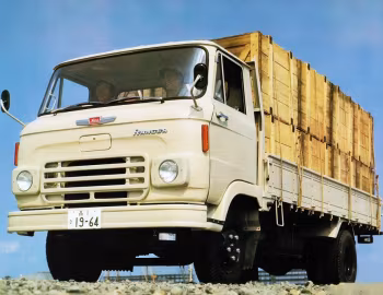 Hino Ranger KM300 flatbed truck '1963–66