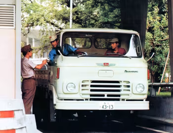 Hino Ranger KM300 flatbed truck '1963–66