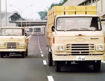 Hino Ranger KM300 flatbed truck '1963–66