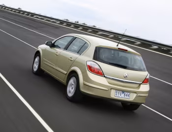 Holden Astra CDX 5-door (AH) '2004–07
