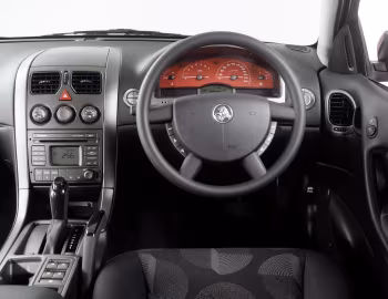 Передня панель Holden Commodore SV8 (VY) '2002–04