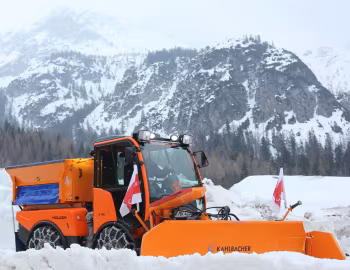 Holder S 130 with a snowplow and spreader '2018–н.ч.