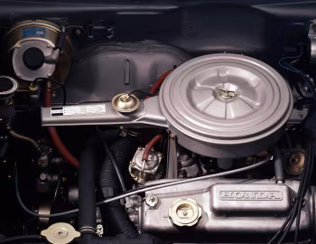 Sob o capô Honda 145 '11.1972–12.1974