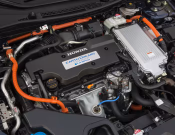 Sob o capô 2014–15 Honda Accord Hybrid Touring [North America] (CR6) '2013–15