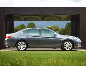 Honda Accord VTi Sedan [Australia] (CR2) '2013–16