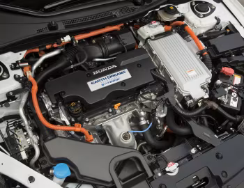Sob o capô 2014–15 Honda Accord PHEV [North America] (CR5) '2013–15