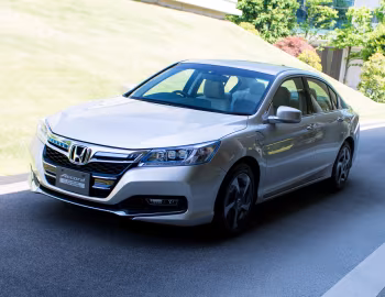 Honda Accord Plug-in Hybrid [Japan] (CR5) '06.2013–04.2016
