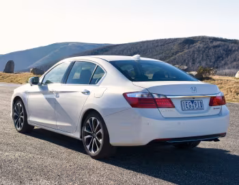 Honda Accord Sport Hybrid [Australia] (CR6) '2015–16