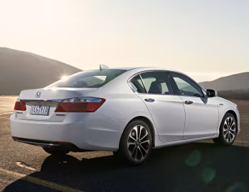 Honda Accord Sport Hybrid [Australia] (CR6) '2015–16