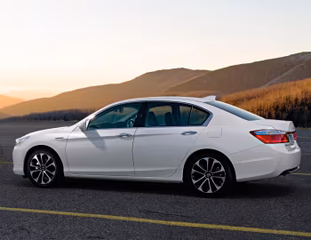 Honda Accord Sport Hybrid [Australia] (CR6) '2015–16