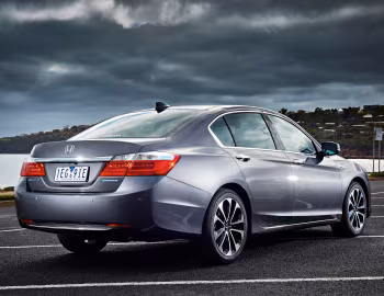 Honda Accord Sport Hybrid [Australia] (CR6) '2015–16