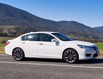 Honda Accord Sport Hybrid [Australia] (CR6) '2015–16