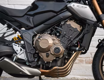 Sob o capô Honda CB650R '2019–pr.
