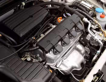 Sob o capô 2001–03 Honda Civic Coupe [North America] (EM2)