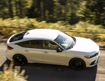 Honda Civic e:HEV [UK-spec] '2022–25