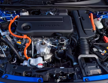 Sob o capô Honda Civic e:HEV [Japan] '2022–24