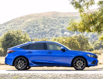 Honda Civic e:HEV [UK-spec] '2022–25
