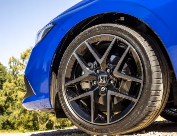 Honda Civic e:HEV [UK-spec] '2022–25