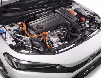 Sob o capô Honda Civic e:HEV Sedan [Latam] '2023–pr.