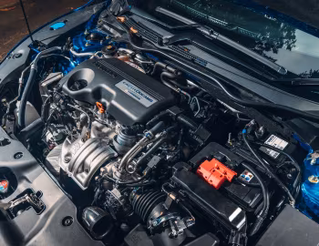 Sob o capô Honda Civic Sedan [UK-spec] (FC) '2018–20