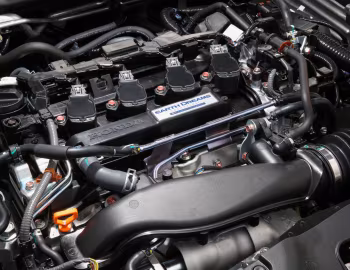 Sob o capô Honda Civic VTi-L Hatchback [Australia] (FK) '2017–20