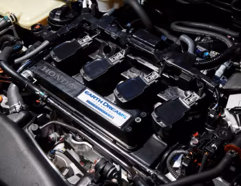 Sob o capô Honda Civic VTi-LX Hatchback [Australia] (FK) '2017–20