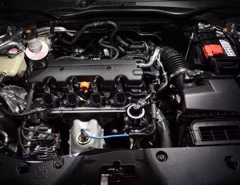 Sob o capô Honda Civic VTi Sedan [Australia] (FC) '2019–21