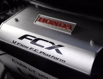 Sob o capô Honda FCX Concept '12.2006