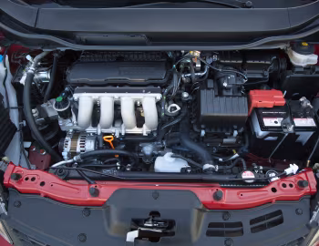 Sob o capô 2012–14 Honda Fit Sport [North America] (GE) '2011–14