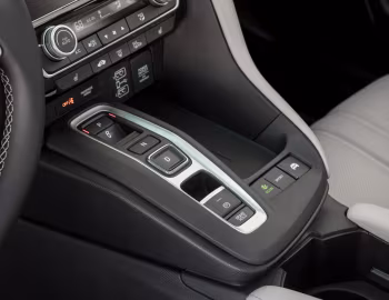 Интерьер 2019–22 Honda Insight [North America] '2018–22