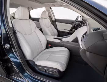 Интерьер 2019–22 Honda Insight [North America] '2018–22
