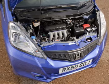 Sob o capô Honda Jazz [UK-spec] '2010–15