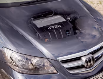 Sob o capô Honda Legend [EU-spec] (KB1) '2004–08