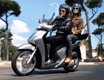 Honda SH125i with Honda Genuine Accessories '2012–16