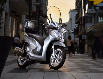 Honda SH300i with Honda Genuine Accessories '2015–pr.