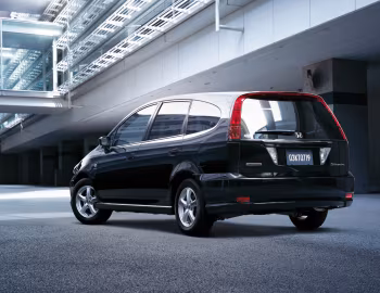 Honda Stream Absolute (RN5) '10.2004–06.2006