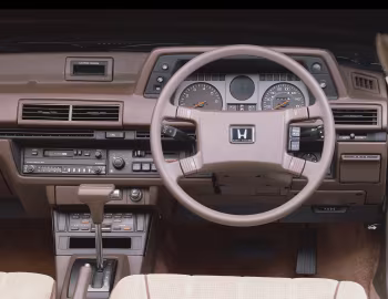 Painel frontal Honda Vigor Saloon (SZ) '09.1981–05.1983