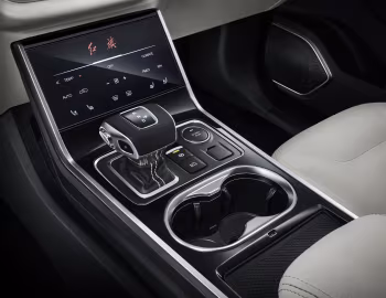 Интерьер Hongqi E-HS3 '2019–23