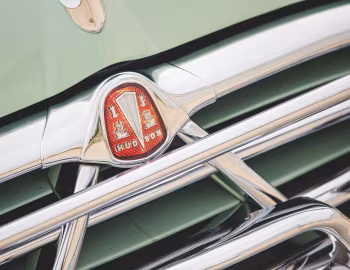 Логотип 1952 Hudson Hornet Convertible Brougham (7В)