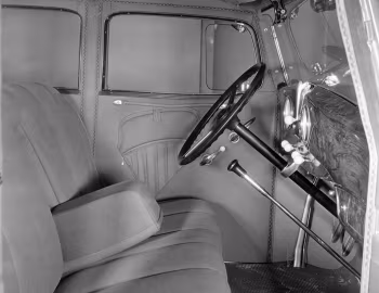 Интерьер 1933 Hudson Pacemaker Major Eight Club Sedan (Series L)