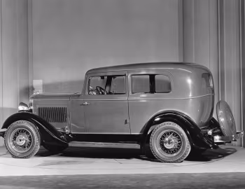 1933 Hudson Super Six 2-door Coach (Series E)