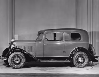 1933 Hudson Super Six 2-door Coach (Series E)
