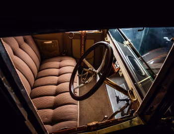 Интерьер 1912 Hudson Model 33 Coupe