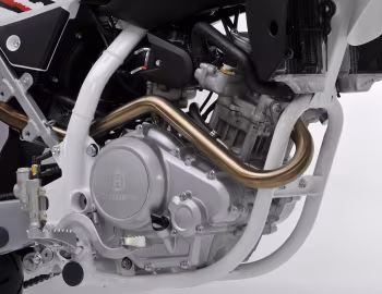 Пад капотам 2011 Husqvarna SMS 4 '2010–11