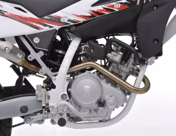 Пад капотам 2011 Husqvarna SMS 4 '2010–11