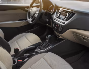 Интерьер 2018–22 Hyundai Accent SE [North America] (YC) '2017–22