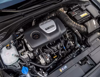 Sous la capuche 2018–20 Hyundai Elantra GT Sport [North America] (PD) '2017–20