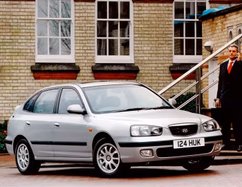 Hyundai Elantra Hatchback [UK-spec] (XD) '2001–04