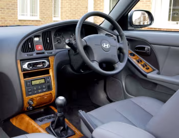 Передня панель Hyundai Elantra Hatchback [UK-spec] (XD) '2004–06